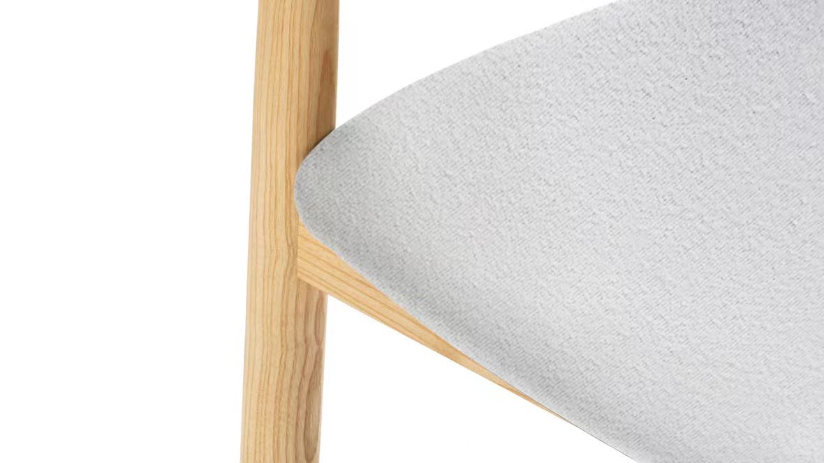 Chaise SERENA scandinave en bois naturel et coussin blanc