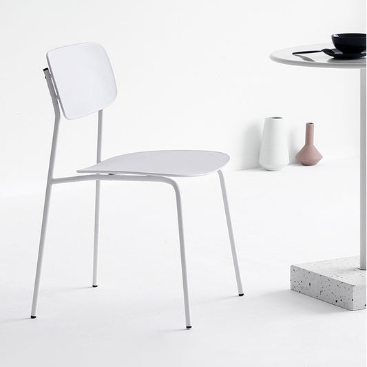 Lot de 4 chaises scandinaves au design minimaliste coloris blanc